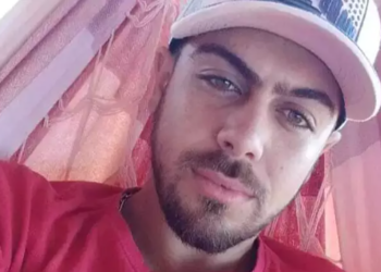 Jovem é encontrado morto com luva usada para atirar contra residência de casal