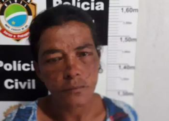 Homem é preso por matar esposa a golpes de faca e lavar o corpo para apagar vestígios