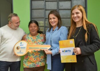Prefeita entrega casas no José Teruel ajudando família que eram da favela Cidade de Deus