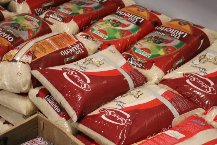 Fiscais Tributários de MS arrecadam 1,5 tonelada de alimentos e doarão a famílias carentes