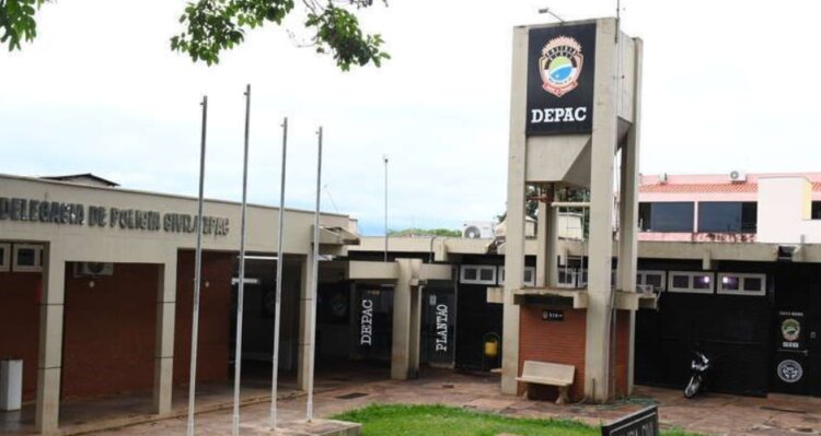 Jovem é preso por agredir esposa, filho e ameaçar “tacar” fogo na casa deles