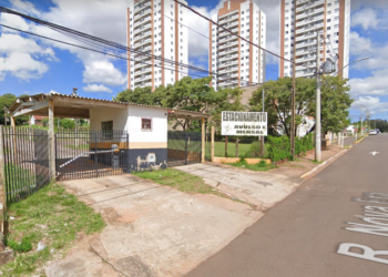 Rapaz está em estado grave, após ser esfaqueado em assalto na saída de estacionamento da Uniderp