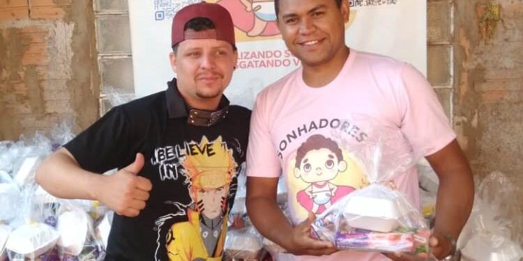“Naruto de CG” faz  alegria de crianças com café da manhã especial em comunidade carente