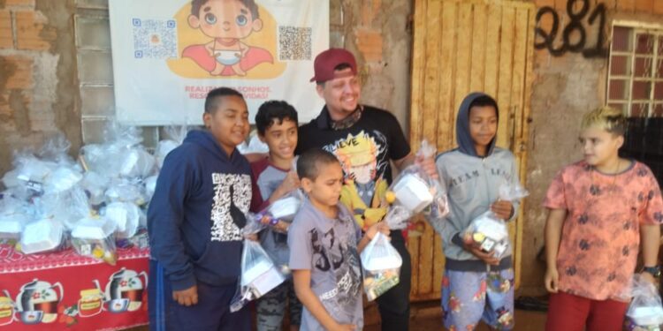 “Naruto de CG” faz  alegria de crianças com café da manhã especial em comunidade carente