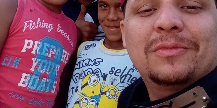 “Naruto de CG” faz  alegria de crianças com café da manhã especial em comunidade carente
