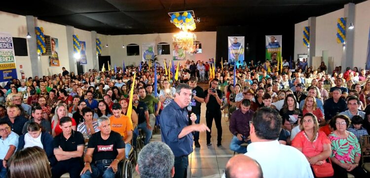 Em Amambai, Riedel conversa com a população e avisa: “a cidade vai crescer”