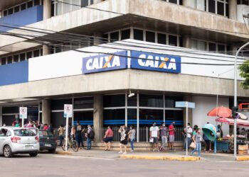 Bancários da Caixa realizam manifestação contra o assédio sexual e moral nesta terça-feira