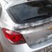 Bandidos invadem posto com carro roubado, trocam tiros com polícia e 1 morre na madrugada