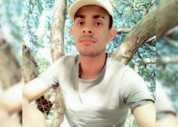 Motociclista perde o controle, bate em meio fio, é socorrido, mas morre ao chegar em hospital