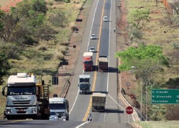 Com oportunidades para motoristas e mecânicos, Funtrab oferta 1.078 vagas na Capital