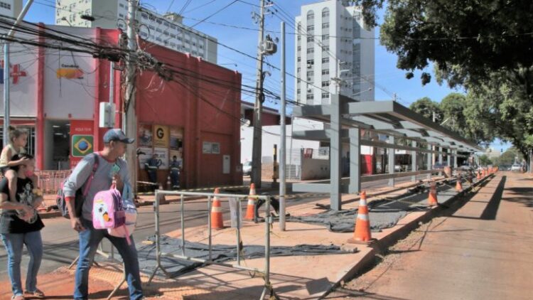 Com entrega da revitalização, ônibus vão circular no lado esquerdo da Rui Barbosa