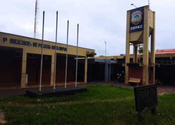 Jovem é preso e menor apreendida por transar em banheiro público em Dourados