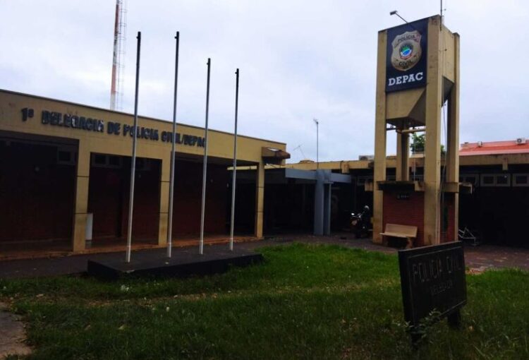 Jovem é preso e menor apreendida por transar em banheiro público em Dourados