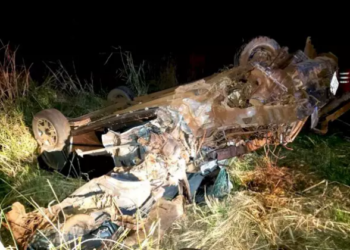 “Milagre”: Ford Eco Esport capota, fica completamente destruído e motorista sai ileso