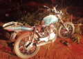 Motociclista morre no hospital, após colidir com galhos de árvore em estrada vicinal