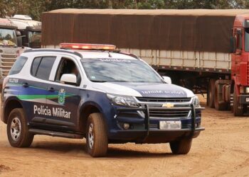 Mesmo baleado no pé, ladrão tenta furtar casa no Los Angeles e acaba preso