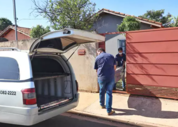 Jovem passa noite bebendo com namorado e é encontrada morta em casa na Capital
