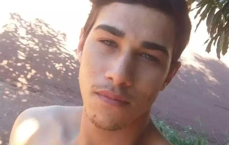 Jovem condutor de carreta de MS morre, após tombar veículo em curva de rodovia em SC