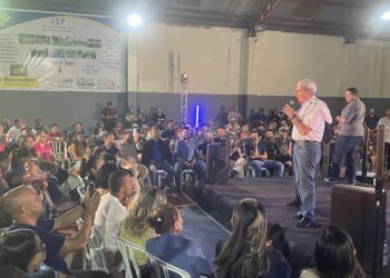 Quase 500 pessoas participam de reunião com André no bairro Universitário