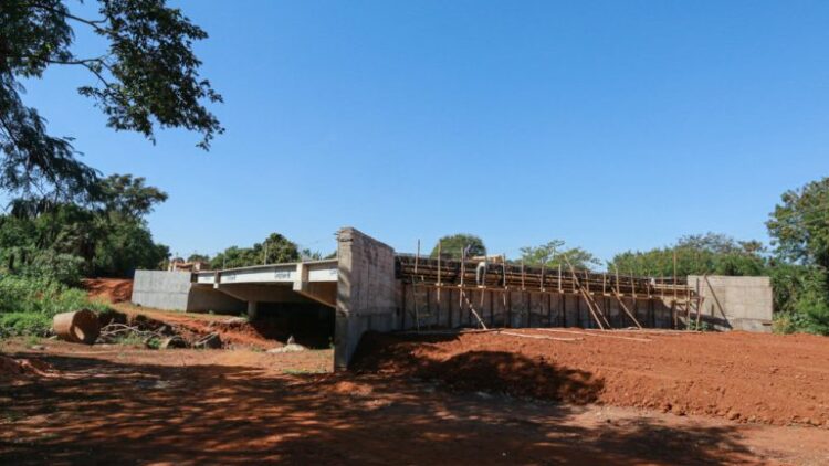 Ponte sobre Córrego Imbirussu deve ficar pronta em 30 dias; acesso ao Polo Empresarial será liberado em Outubro
