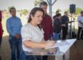 Prefeitra assina ordem de serviço em 10 dias para começar o asfalto no Centenário