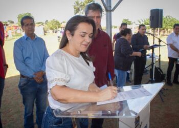 Prefeitra assina ordem de serviço em 10 dias para começar o asfalto no Centenário