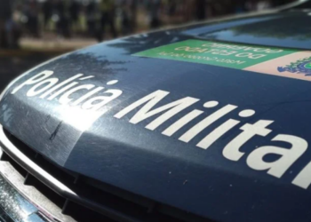 Desajeitado: Ladrão pede R$ 2, anuncia assalto, cai e é desarmado pela vítima