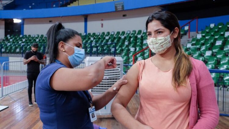 Capital libera 4ª dose da vacina contra Covid-19 para pessoas com 35 anos ou mais