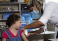 Crianças de 3 e 4 anos podem tomar vacina contra Covid-19 e Influenza