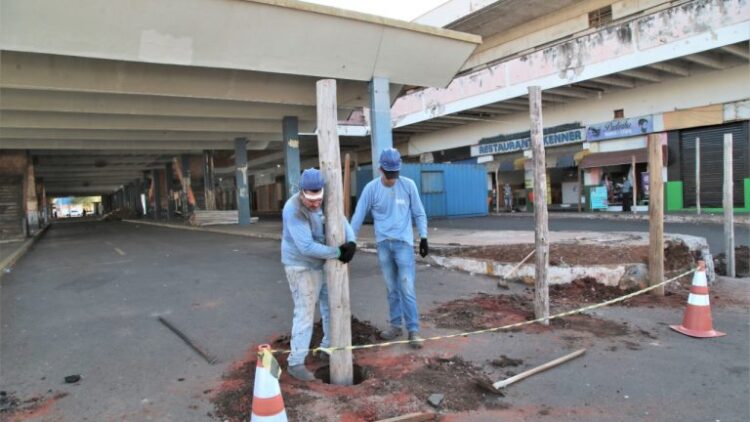 Antiga rodoviária começa a receber tapumes e demolições terão início na próxima semana