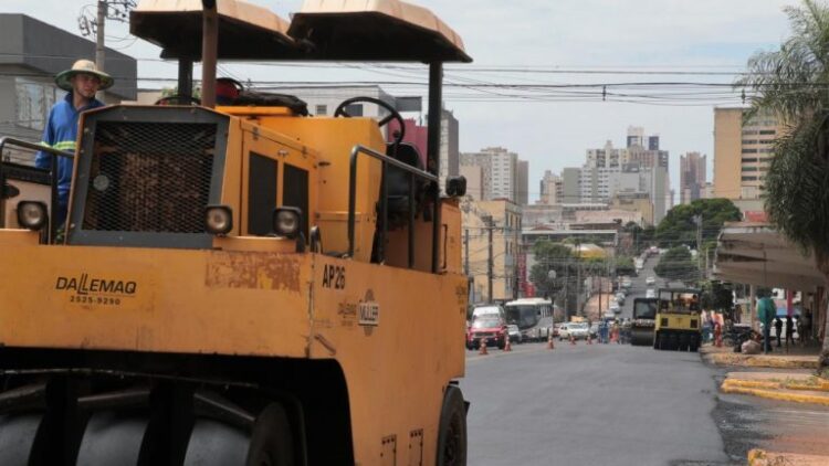 Recapeamento avança pela rua Dom Aquino nesta terça-feira na Capital