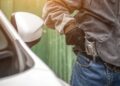 Mulher fica refém de ladrões durante 9 horas e eles levaram o carro dela e R$ 5 mil