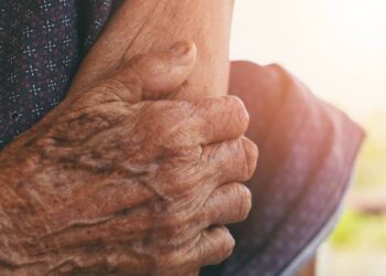 Homem é preso por agredir idosa de 101 anos e tentar esfaquear vizinhos que a ajudaram