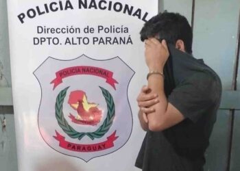 Homem é preso por se masturbar em corredor de escola e tentar abusar de alunas