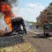 Cavalo Mercedes pega fogo, fica destruído na BR-060 e assusta motorista