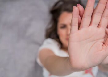 “Ela deu motivo”! A típica desculpa de homens agressores. Confira o artigo de Relly Amaral