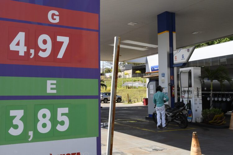 Gasolina é encontrada a menos de R$ 5 em Mato Grosso do Sul