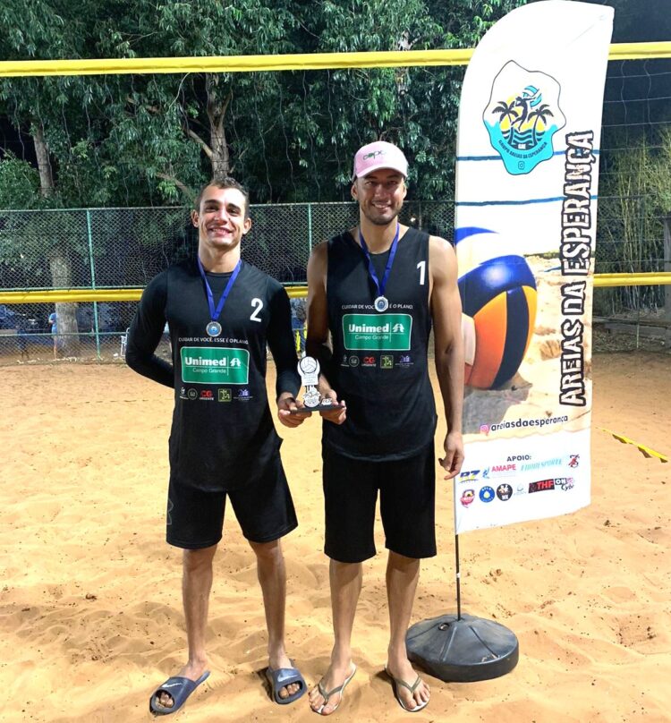 Dupla da Unimed Campo Grande conquista 2º lugar em torneio de vôlei de praia