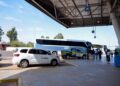 Três ônibus de viagem clandestinos são interceptados com 97 pessoas em MS