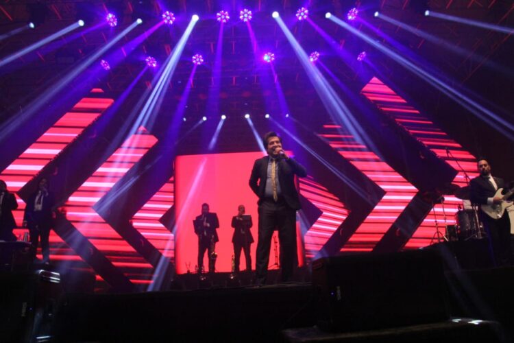 Público canta e se emociona no show de Daniel, na primeira noite do Festival em Bonito