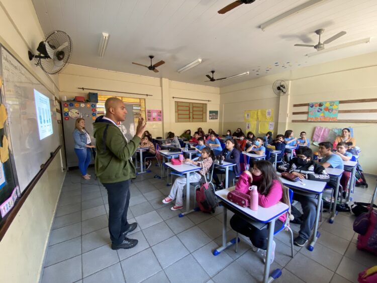 Projeto Sanear leva palestras sobre saneamento para escola municipal da Capital