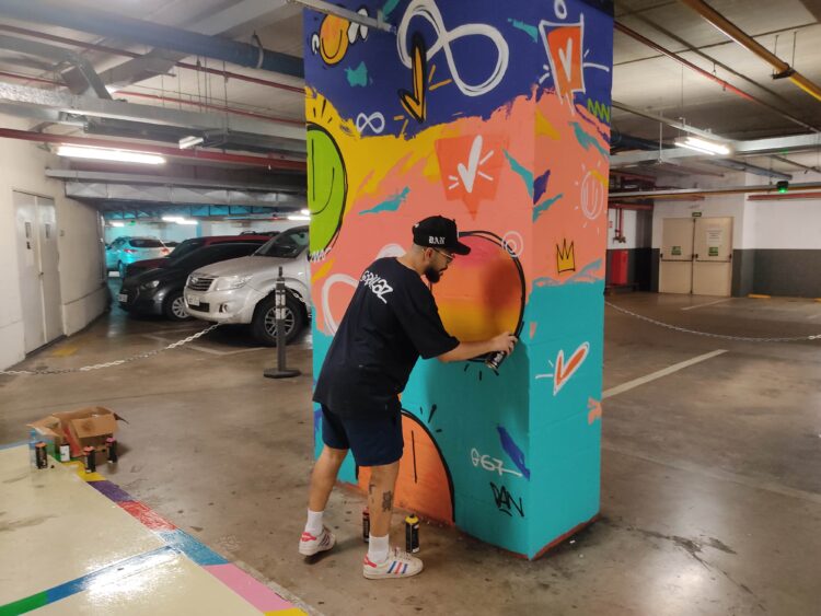 Artista de renome nacional realiza ação de conscientização sobre autismo em shopping da Capital