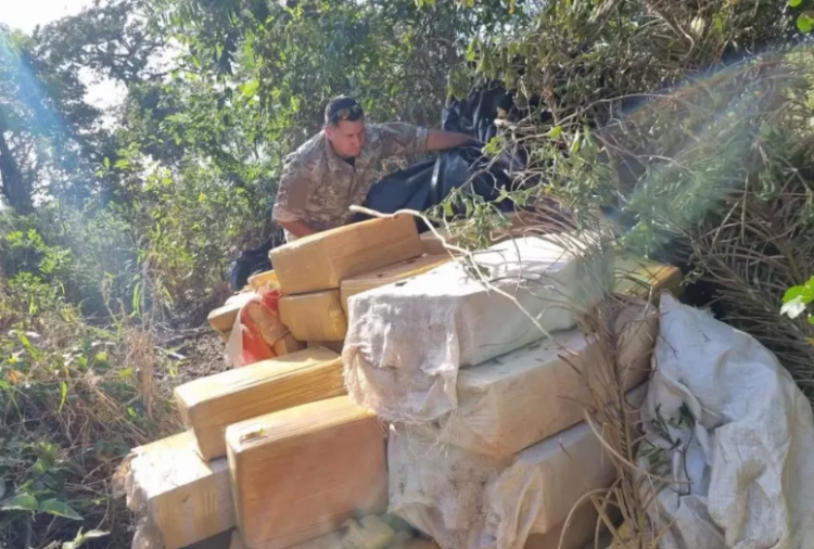 Acampamento do tráfico é descoberto na fronteira e 18 toneladas de drogas são apreendidas