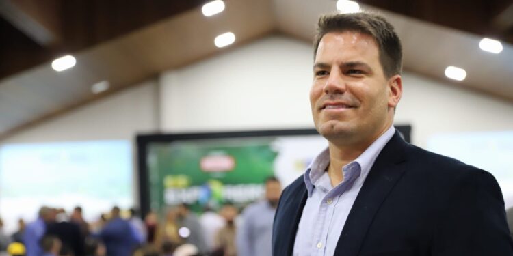 Juiz derruba “Fake News” e pede remoção de vídeos criminosos contra o candidato Capitão Contar