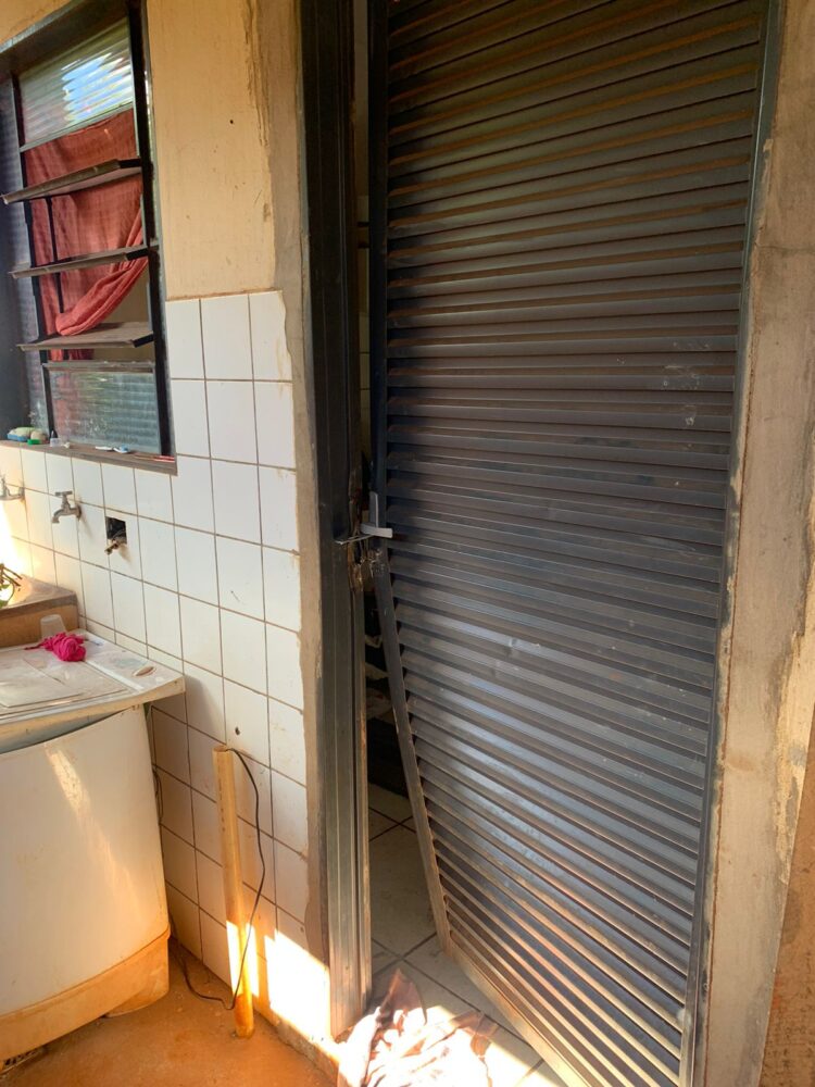Internada na Santa Casa, moradora tem casa arrombada e eletrodomésticos levados no Moreninha IV