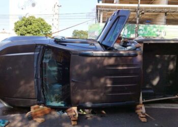 Colisão entre S-10 e Captiva deixam duas pessoas presas às ferragens em Dourados