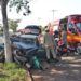 Duas pessoas ficam feridas, após motorista bater carro em árvore na Duque de Caxias