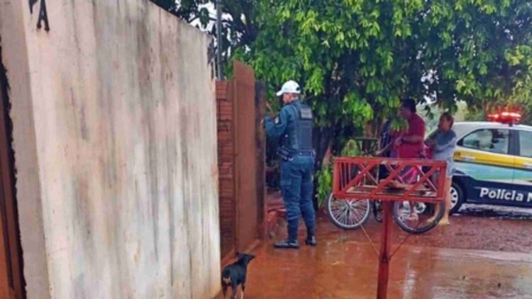 Vizinho de 25 anos esfaqueia e mata idosa de 64 no interior, o marido dela também foi ferido