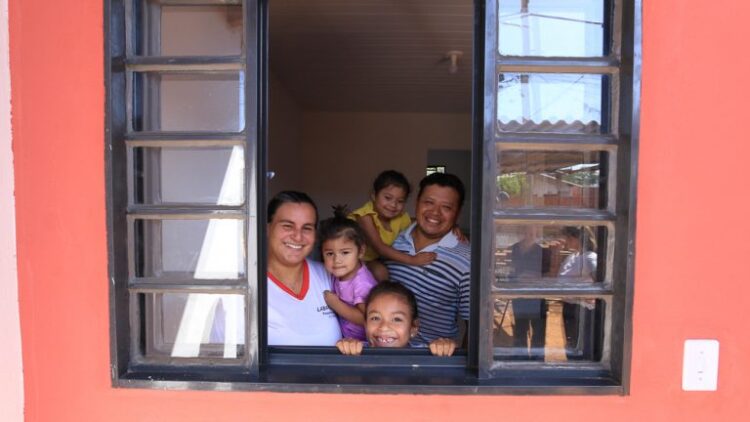 Prefeitura entrega mais 40 moradias para famílias da comunidade Cidade de Deus