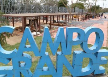 Prefeitura começa a montar Cidade do Natal com nova forma e instalação de tendas gourmet